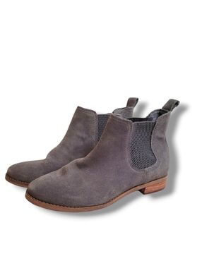 Toms Ella Gray Suede Ankle Boots Size 7.5 Pull On Modern Chelsea